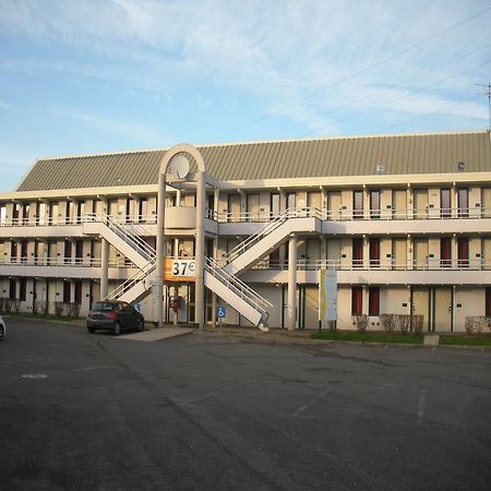 พรีเมียรคลาสเดรอักซ์ Hotel Dreux ภายนอก รูปภาพ
