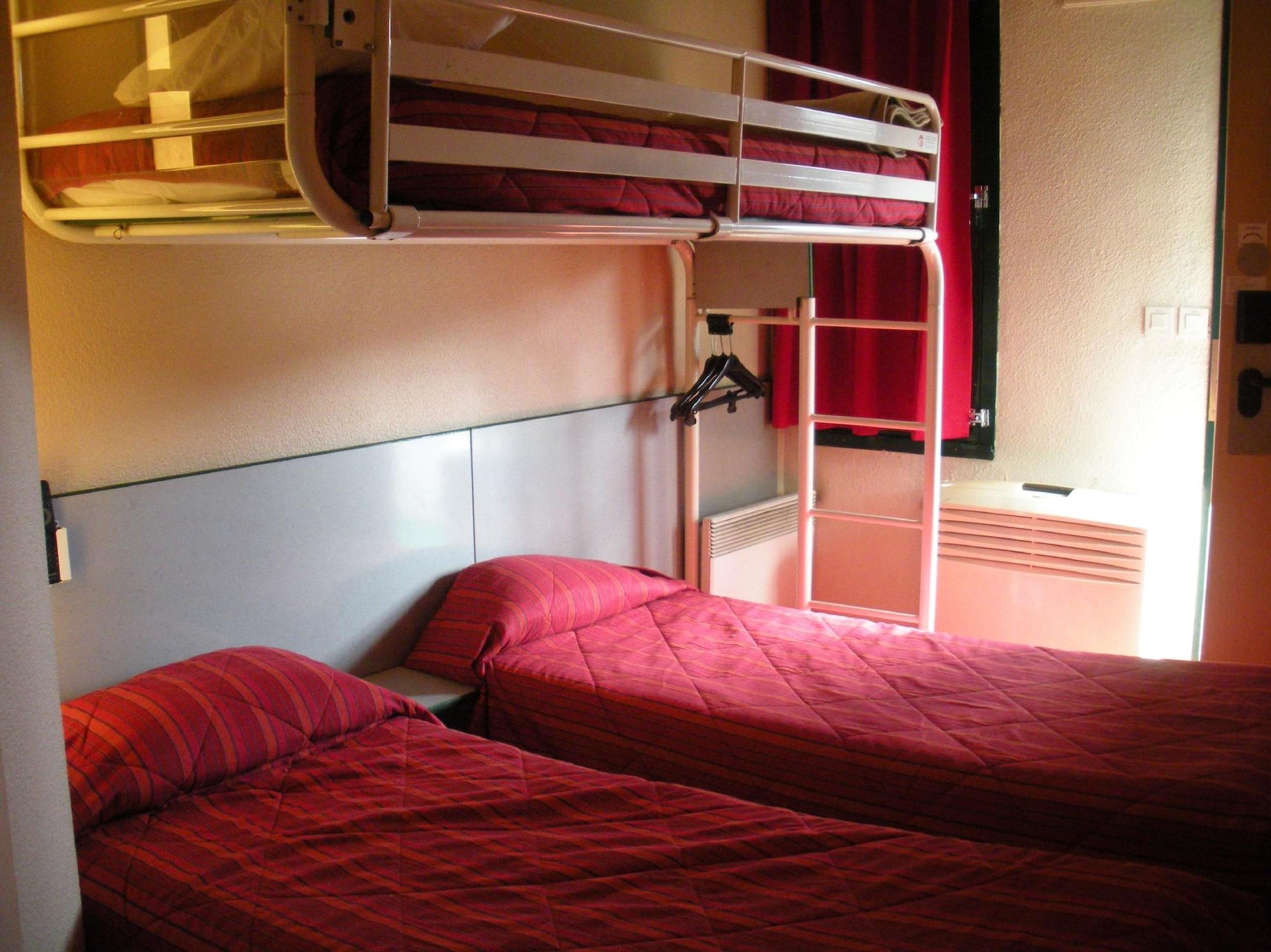 พรีเมียรคลาสเดรอักซ์ Hotel Dreux ภายนอก รูปภาพ