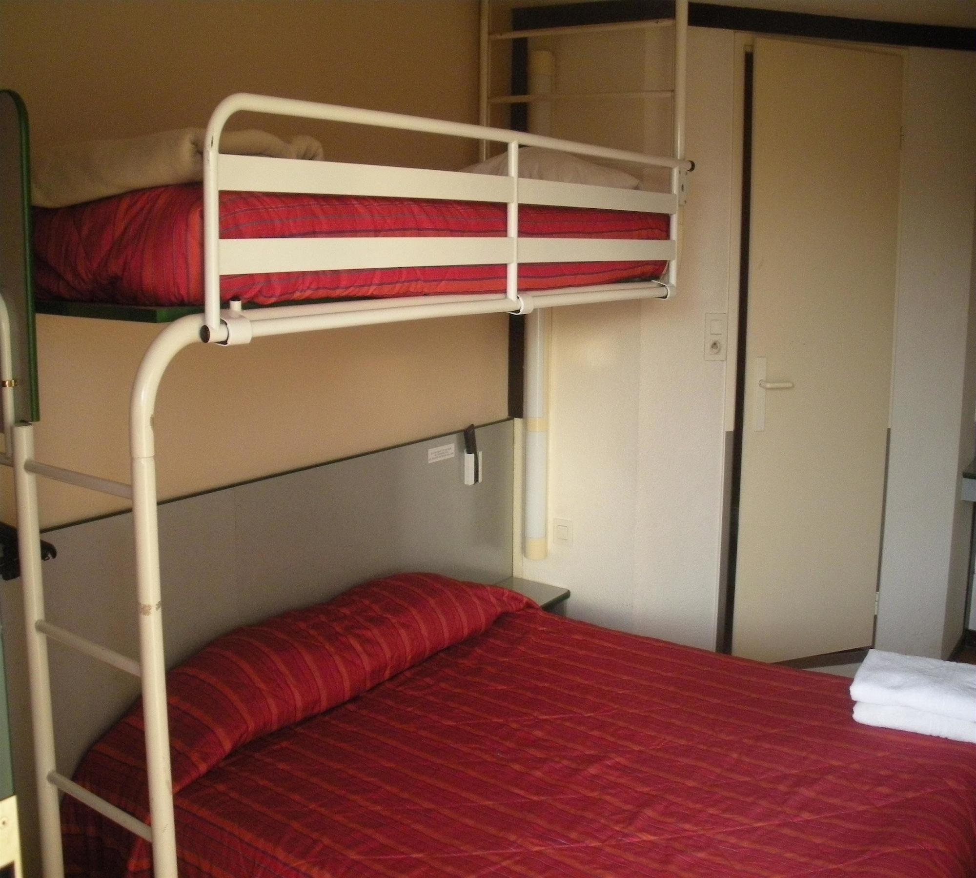 พรีเมียรคลาสเดรอักซ์ Hotel Dreux ภายนอก รูปภาพ