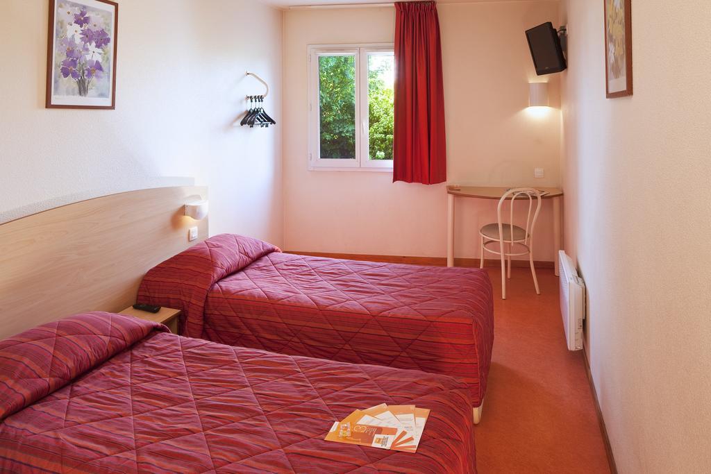 พรีเมียรคลาสเดรอักซ์ Hotel Dreux ภายนอก รูปภาพ