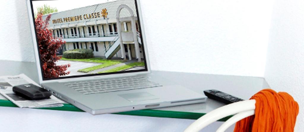 พรีเมียรคลาสเดรอักซ์ Hotel Dreux ภายนอก รูปภาพ