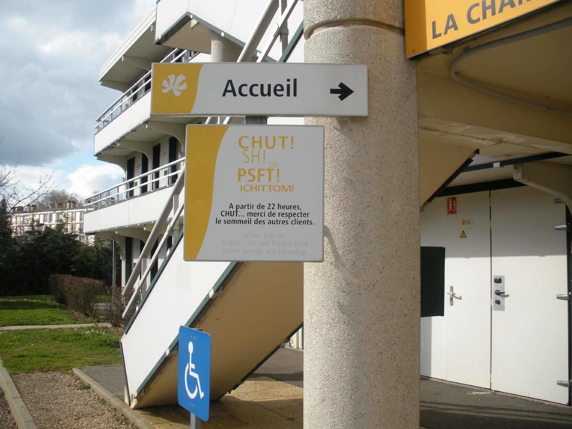พรีเมียรคลาสเดรอักซ์ Hotel Dreux ภายนอก รูปภาพ